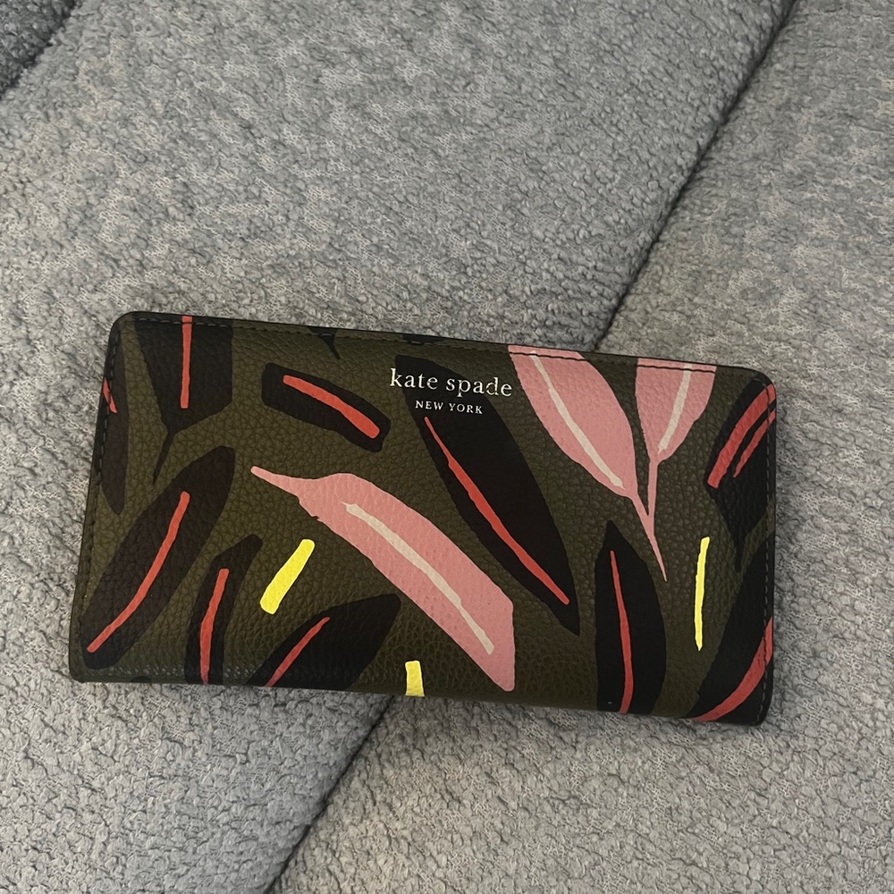 Kate Spade Green Leaf Patterned Wallet